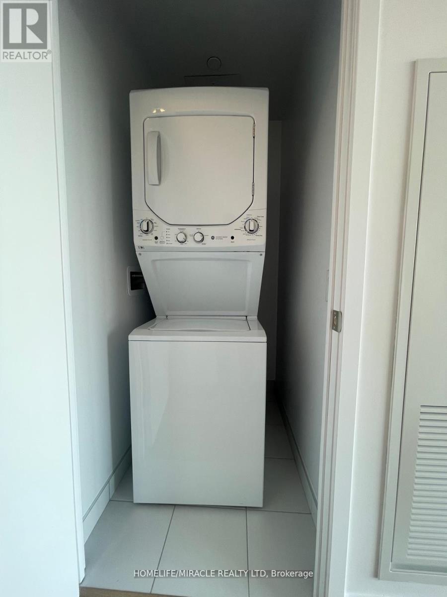 505 - 500 Dupont Street, Toronto, ON - Indoor Photo Showing Laundry Room