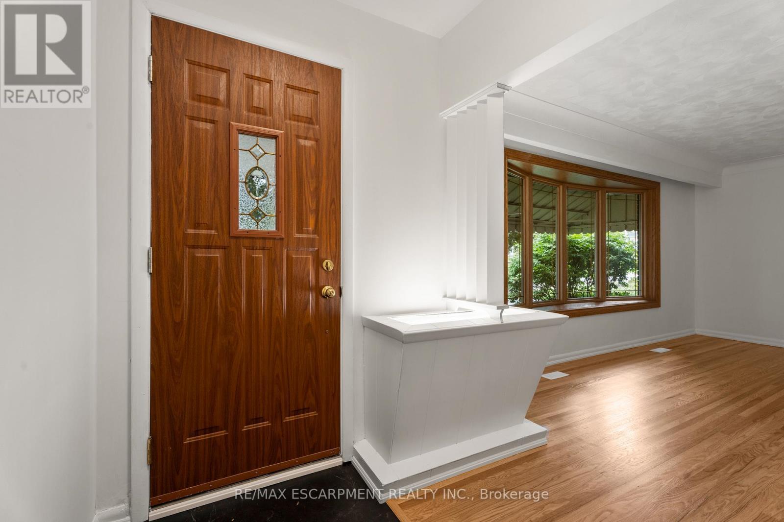 98 Laurier Avenue, Hamilton, ON - Indoor Photo Showing Other Room