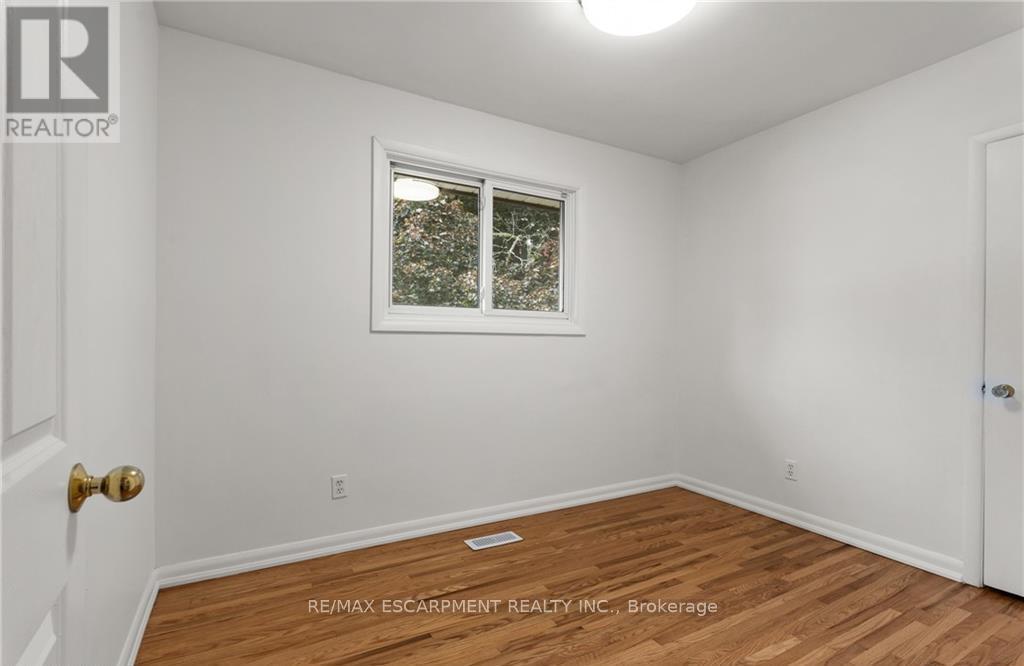 98 Laurier Avenue, Hamilton, ON - Indoor Photo Showing Other Room