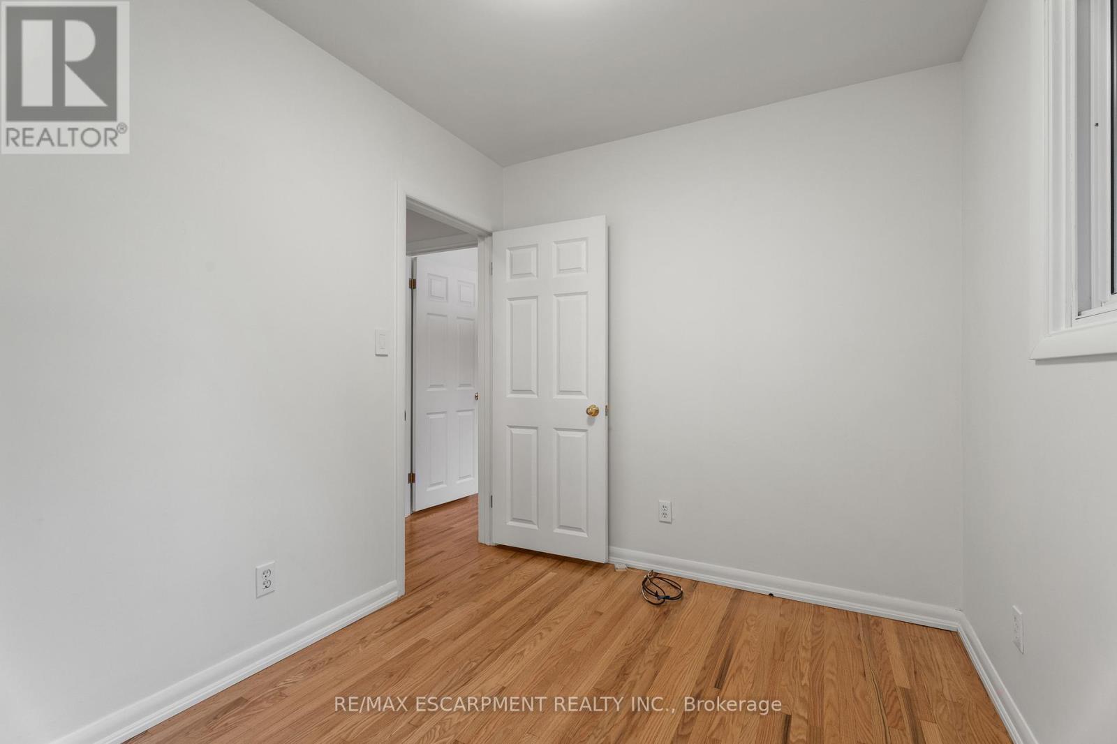 98 Laurier Avenue, Hamilton, ON - Indoor Photo Showing Other Room