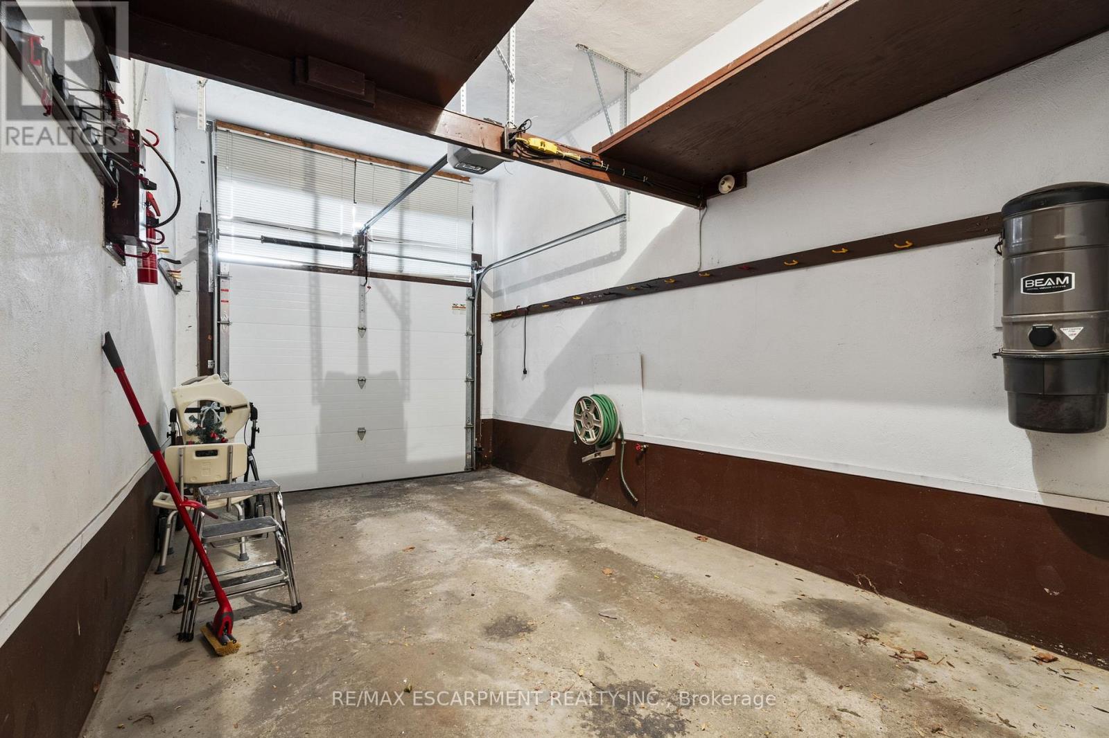 98 Laurier Avenue, Hamilton, ON - Indoor Photo Showing Garage