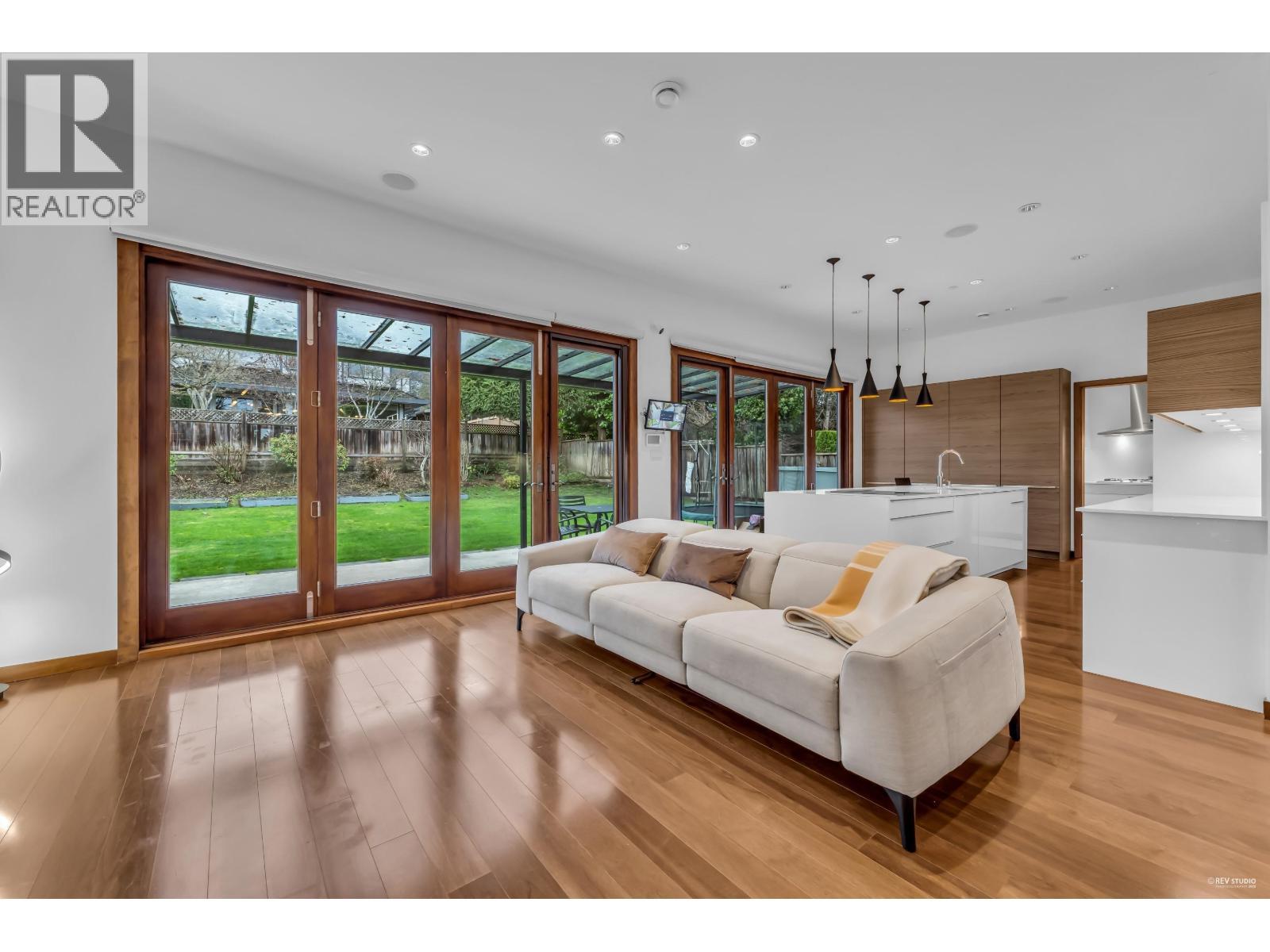 2227 Haywood Avenue, West Vancouver, BC - Indoor Photo Showing Living Room