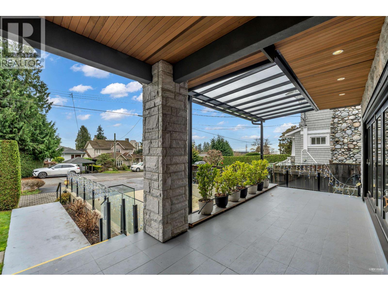 2227 Haywood Avenue, West Vancouver, BC - Outdoor With Exterior