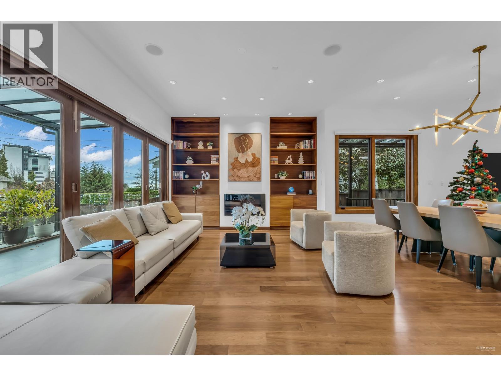 2227 Haywood Avenue, West Vancouver, BC - Indoor Photo Showing Living Room