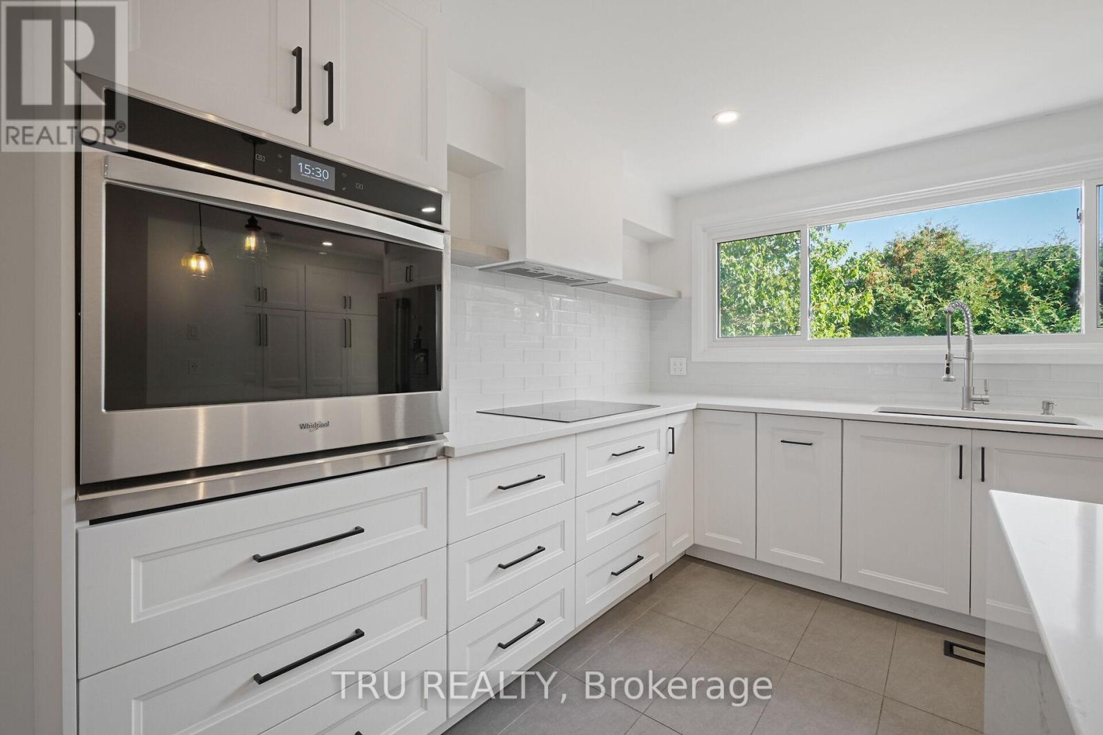 12 Apache Crescent, Ottawa, ON - Indoor Photo Showing Kitchen