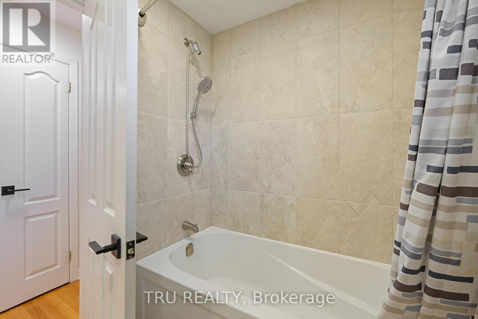 12 Apache Crescent, Ottawa, ON - Indoor Photo Showing Bathroom