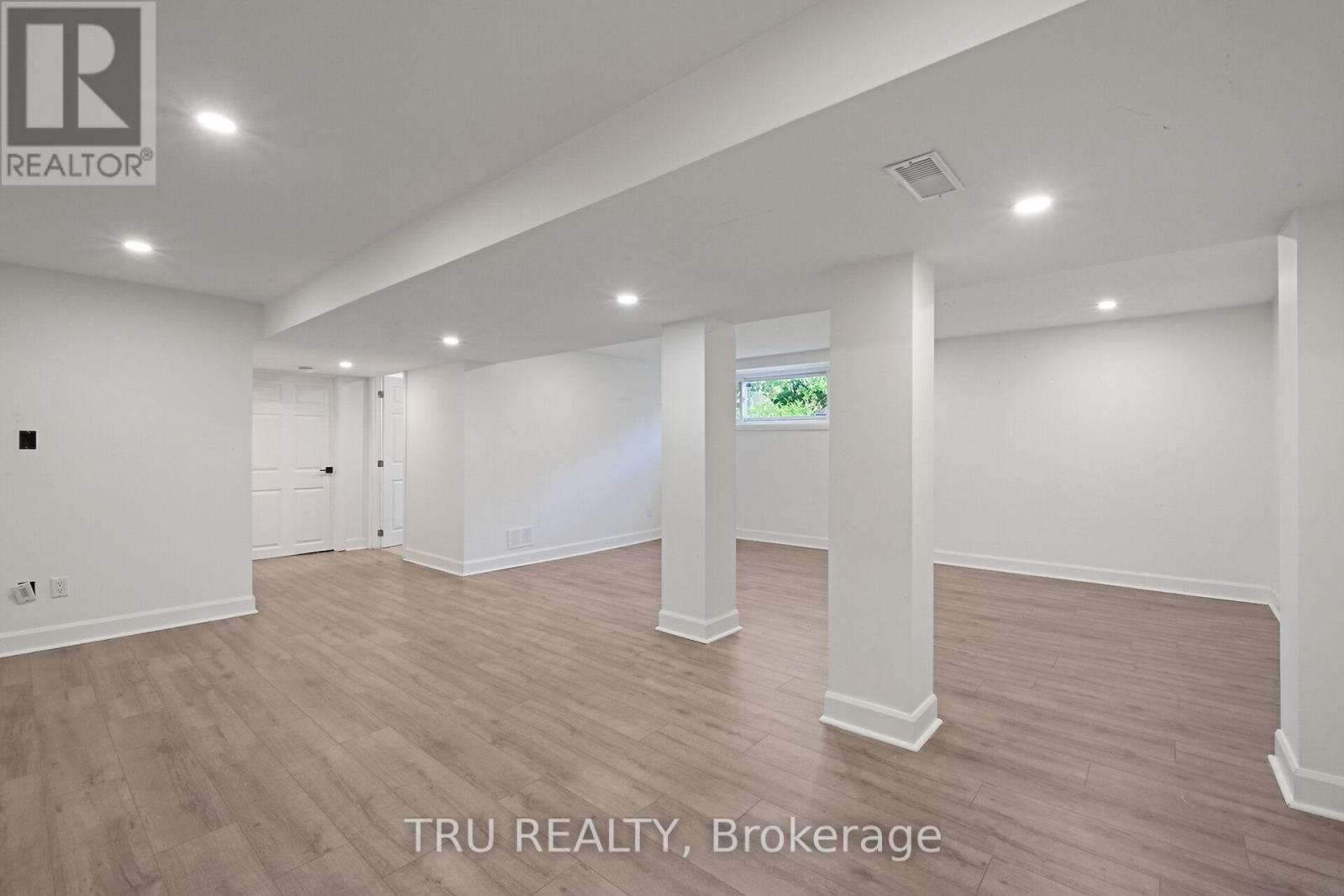 12 Apache Crescent, Ottawa, ON - Indoor