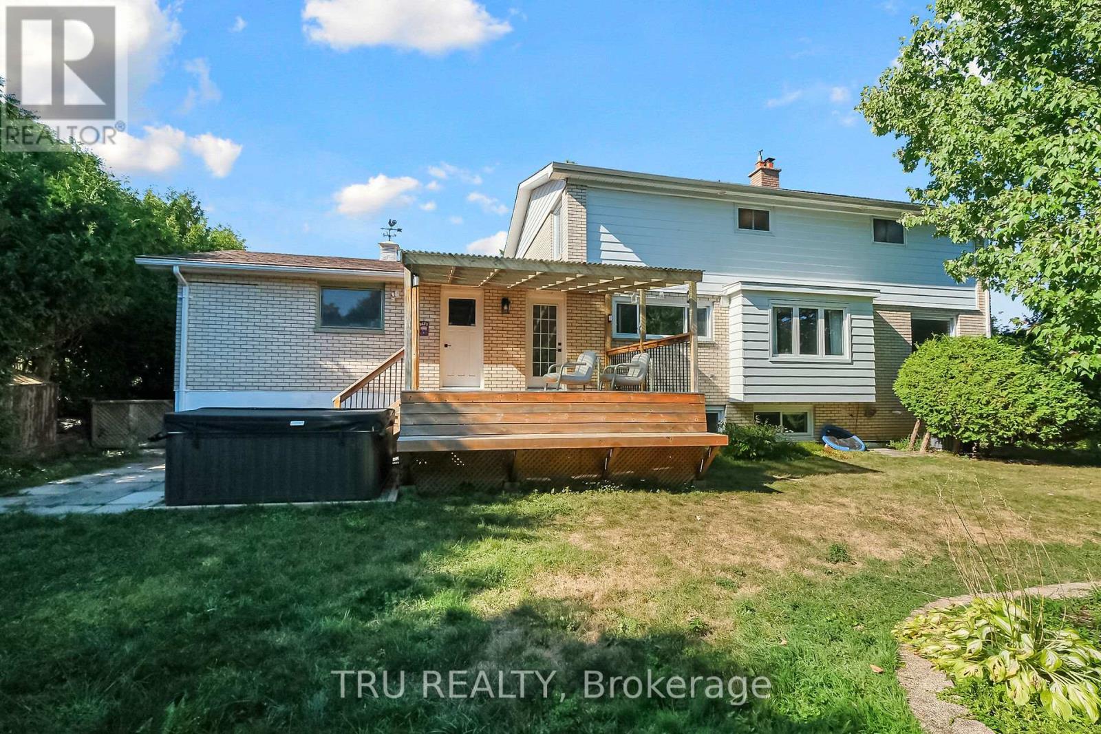 12 Apache Crescent, Ottawa, ON - Outdoor With Deck Patio Veranda