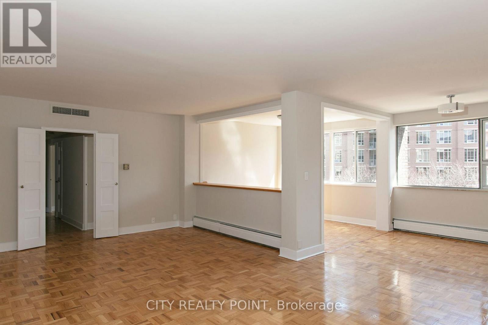 303 - 9 Deer Park Crescent, Toronto, ON - Indoor Photo Showing Other Room