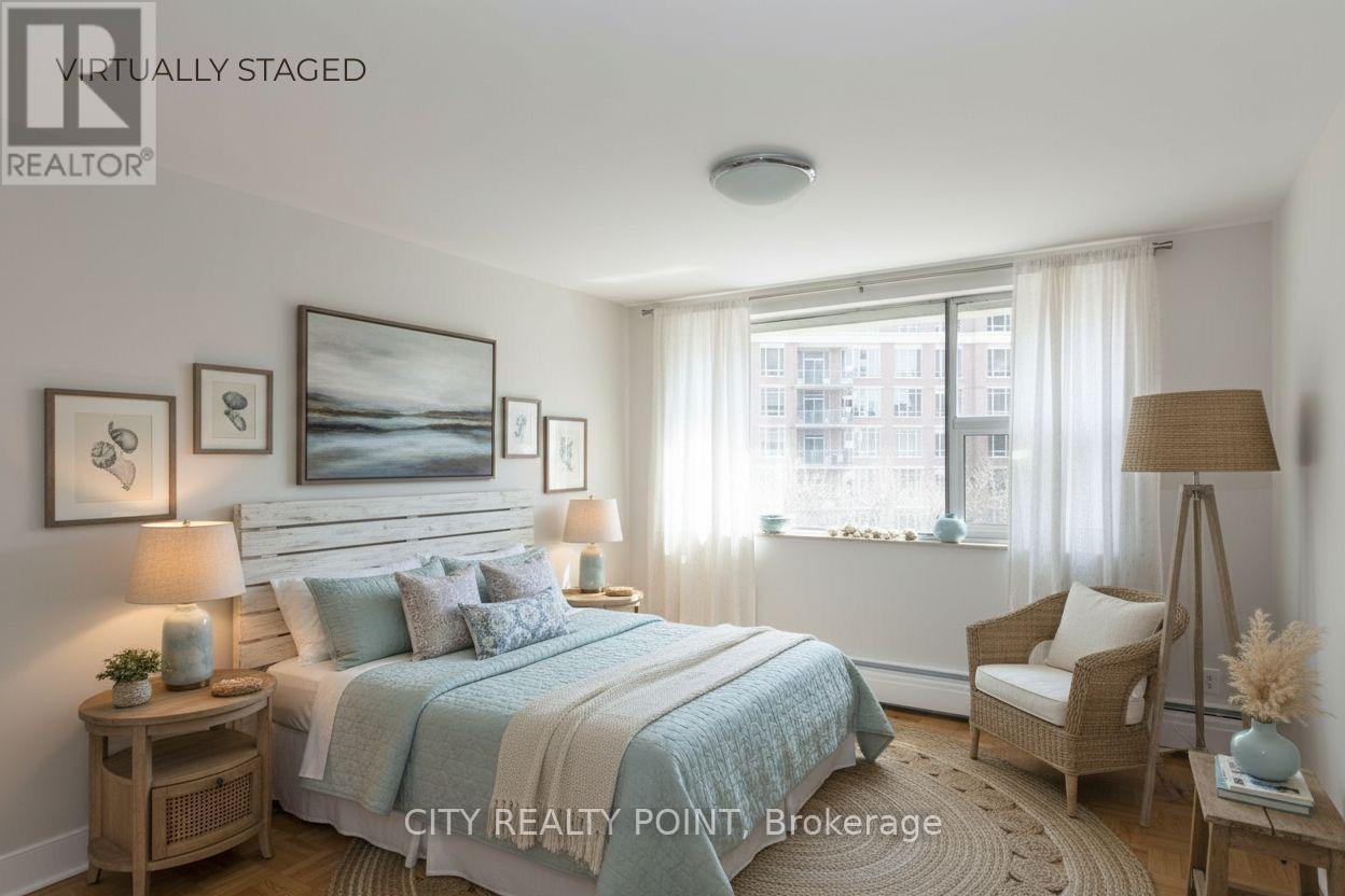 303 - 9 Deer Park Crescent, Toronto, ON - Indoor Photo Showing Bedroom