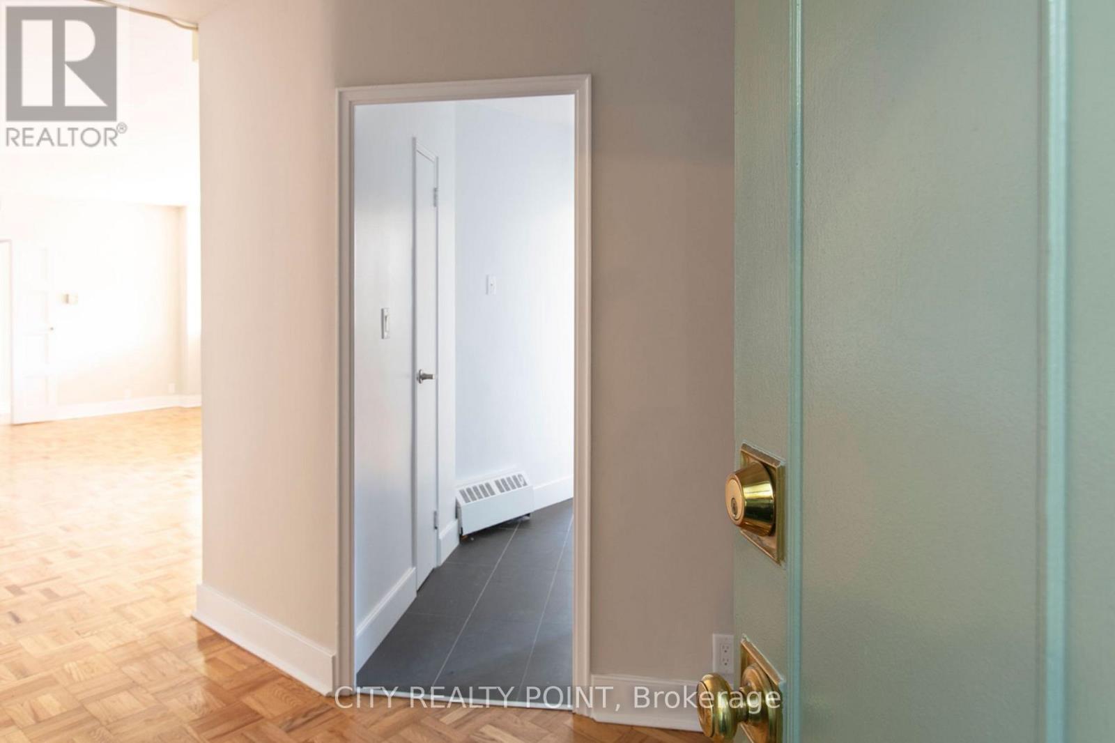 303 - 9 Deer Park Crescent, Toronto, ON - Indoor Photo Showing Other Room