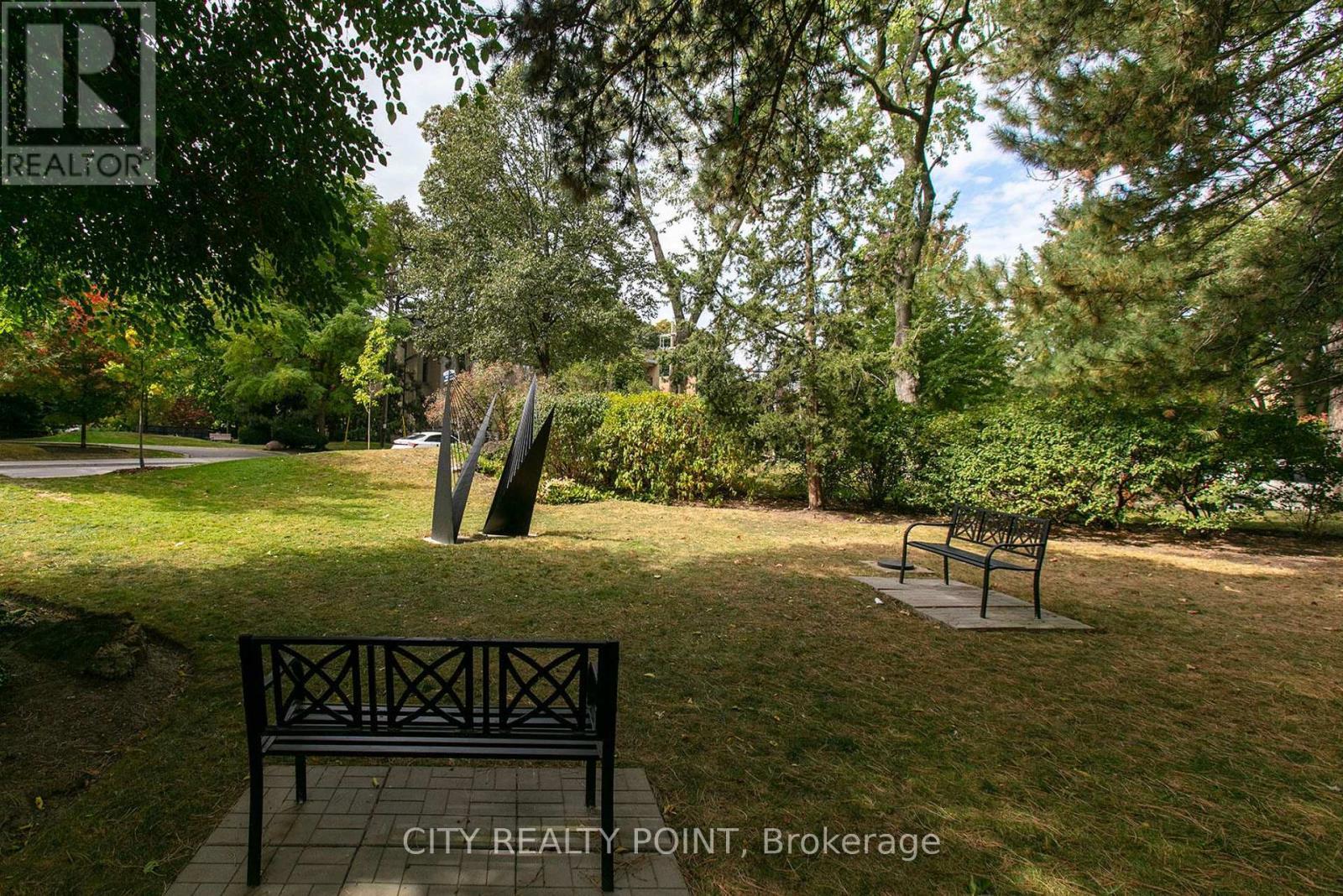 303 - 9 Deer Park Crescent, Toronto, ON - Outdoor