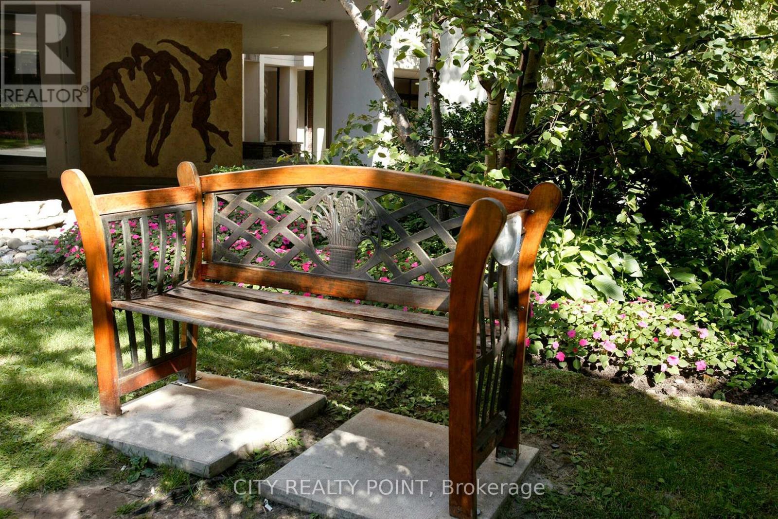 303 - 9 Deer Park Crescent, Toronto, ON - Outdoor