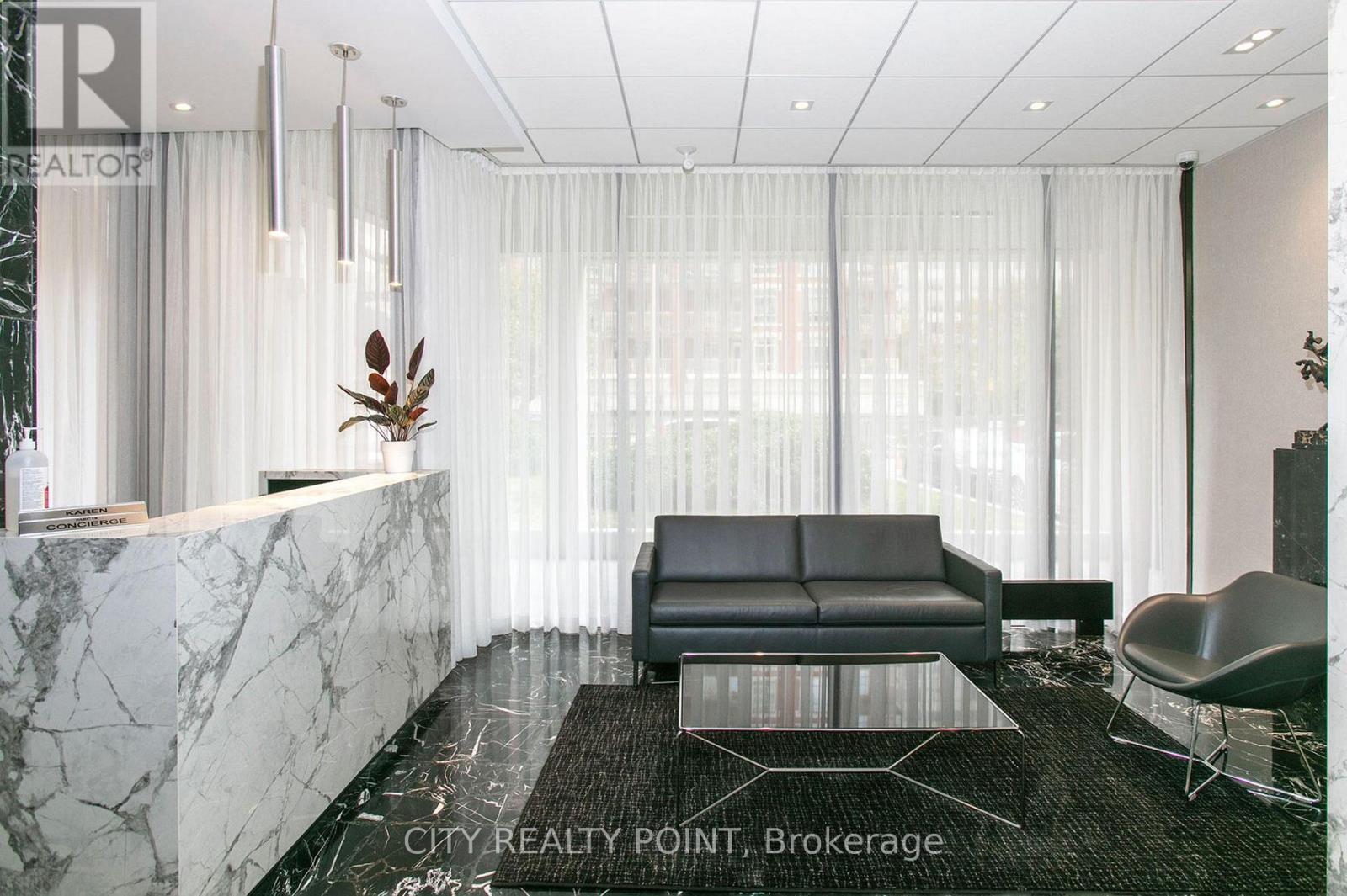 303 - 9 Deer Park Crescent, Toronto, ON - Indoor Photo Showing Living Room