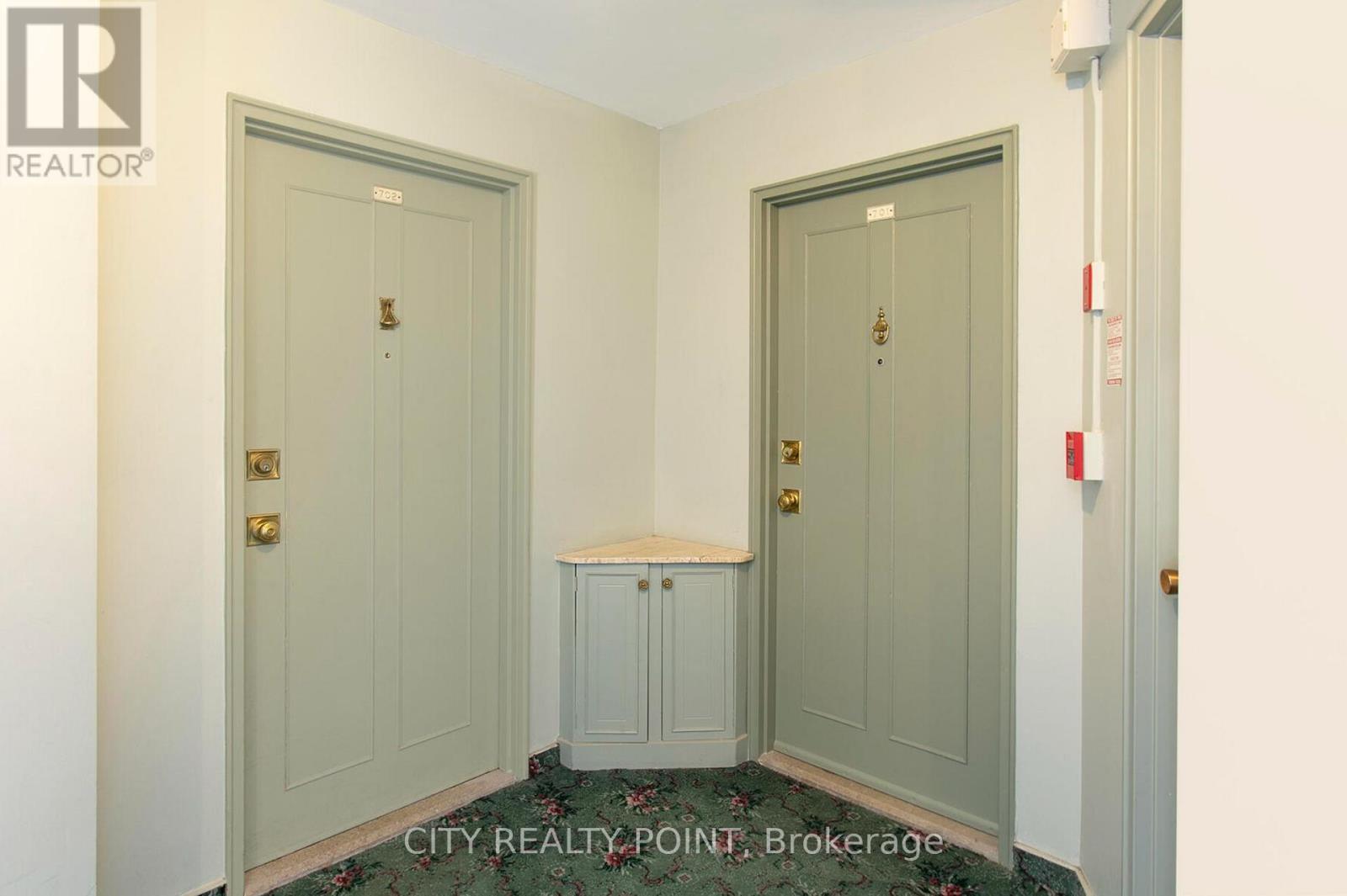 303 - 9 Deer Park Crescent, Toronto, ON - Indoor Photo Showing Other Room