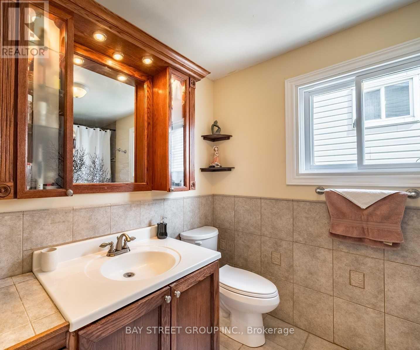 850 Monaghan Avenue, Oshawa, ON - Indoor Photo Showing Bathroom