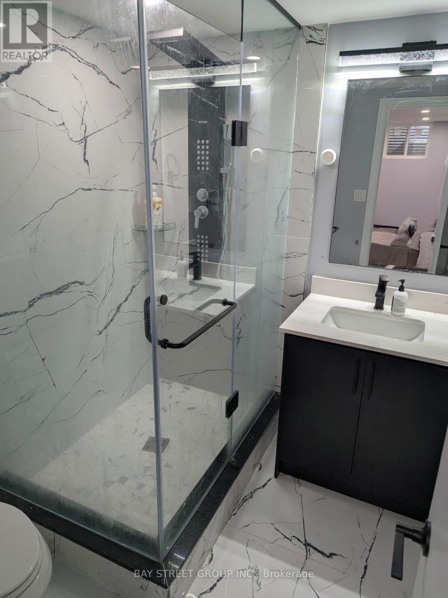 850 Monaghan Avenue, Oshawa, ON - Indoor Photo Showing Bathroom