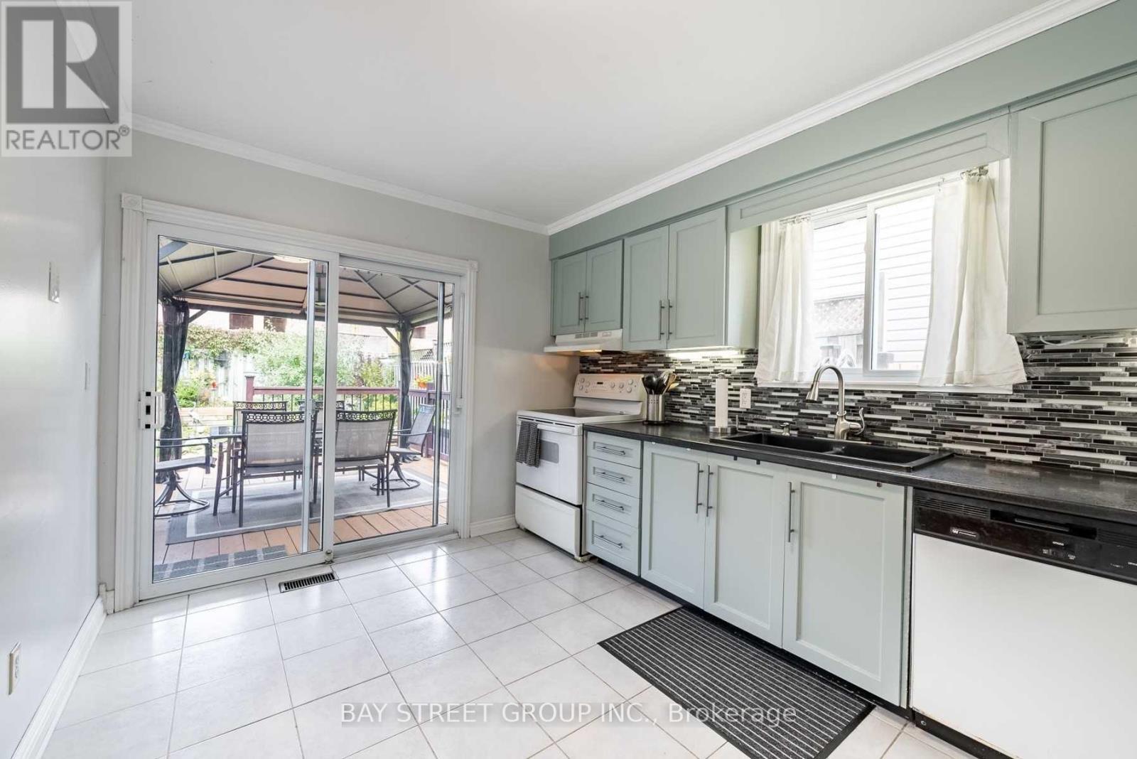 850 Monaghan Avenue, Oshawa, ON - Indoor Photo Showing Kitchen