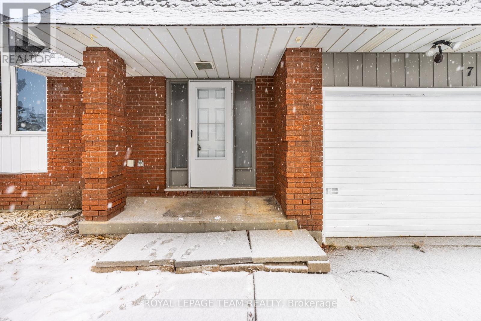 7 Coolbrook Cr Crescent, Ottawa, ON - Outdoor