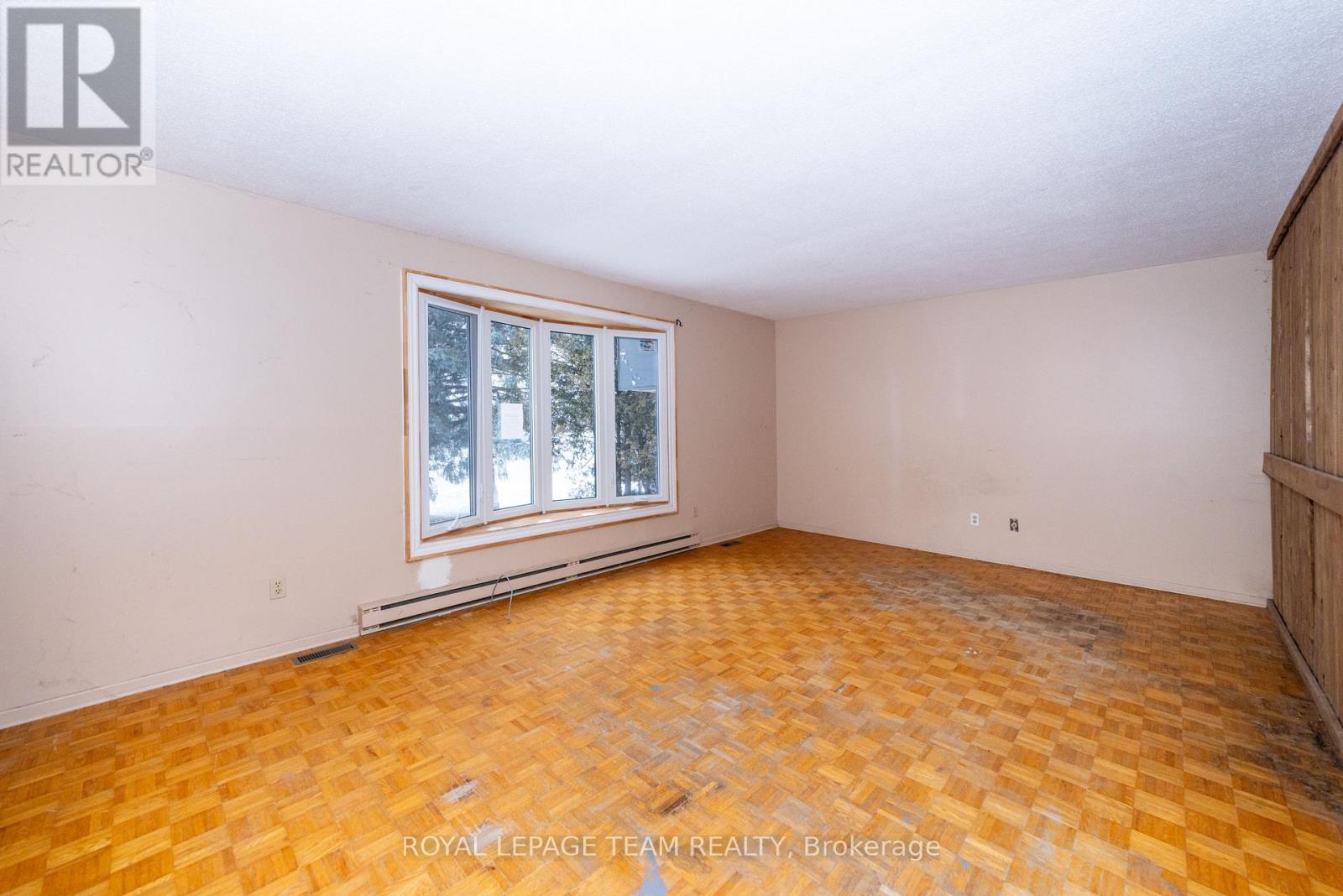 7 Coolbrook Cr Crescent, Ottawa, ON - Indoor Photo Showing Other Room