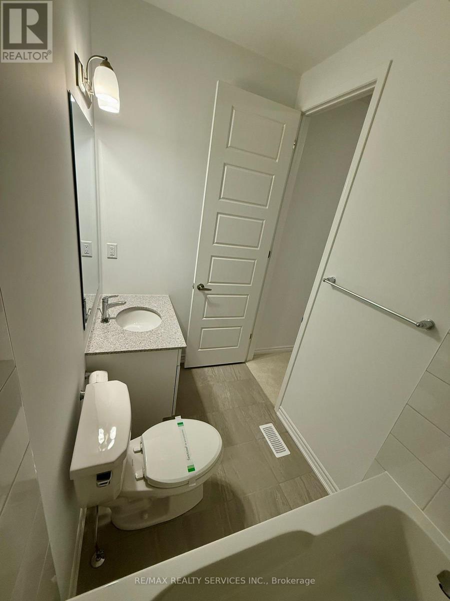 62 Gretzky Avenue, Barrie, ON - Indoor Photo Showing Bathroom
