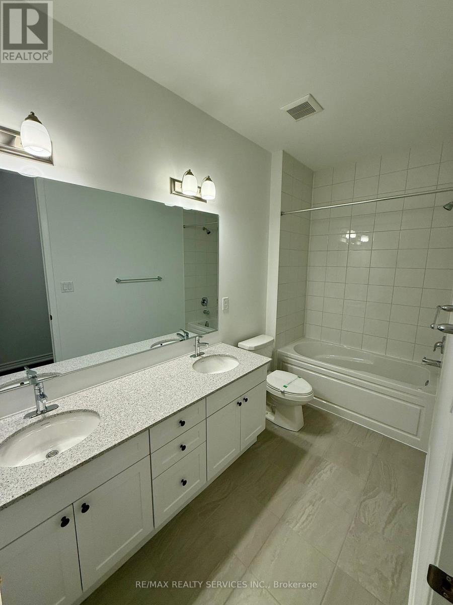 62 Gretzky Avenue, Barrie, ON - Indoor Photo Showing Bathroom