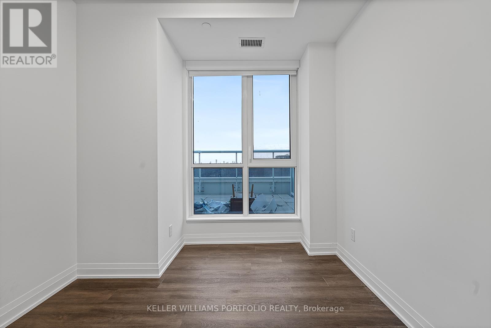 615 - 286 Main Street, Toronto, ON - Indoor Photo Showing Other Room