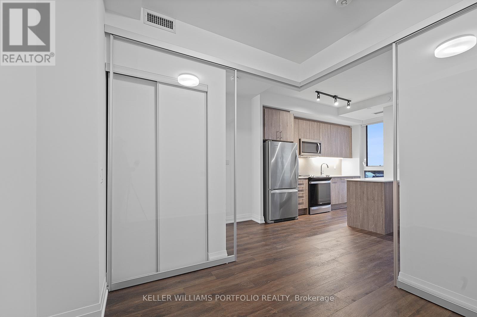 615 - 286 Main Street, Toronto, ON - Indoor Photo Showing Kitchen