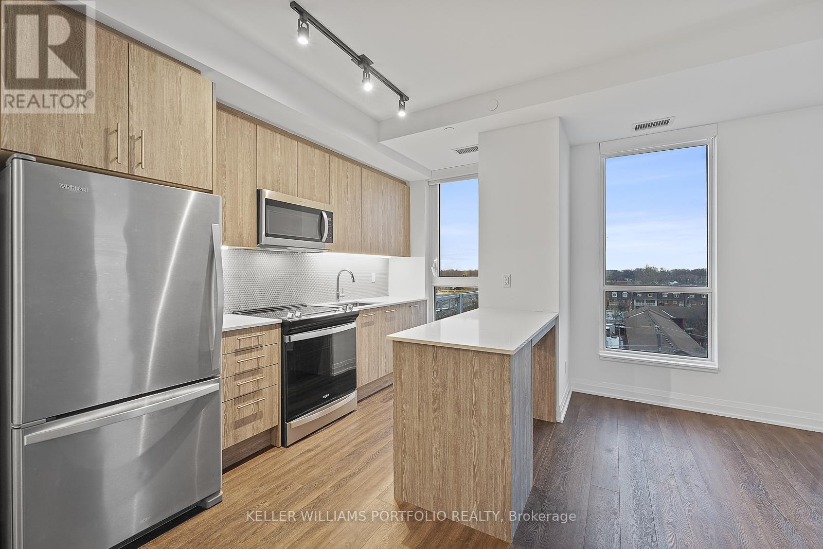 615 - 286 Main Street, Toronto, ON - Indoor Photo Showing Kitchen