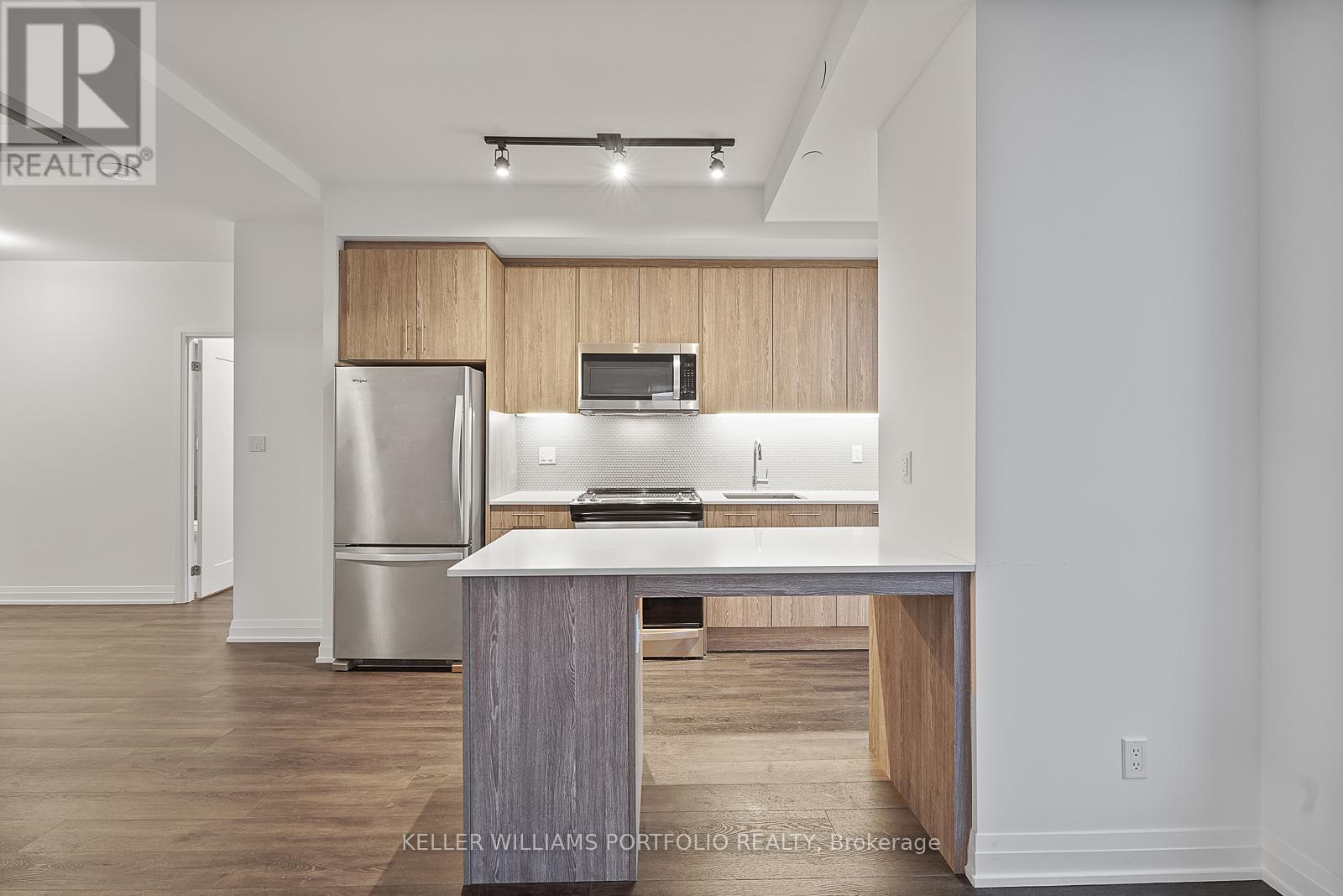 615 - 286 Main Street, Toronto, ON - Indoor Photo Showing Kitchen
