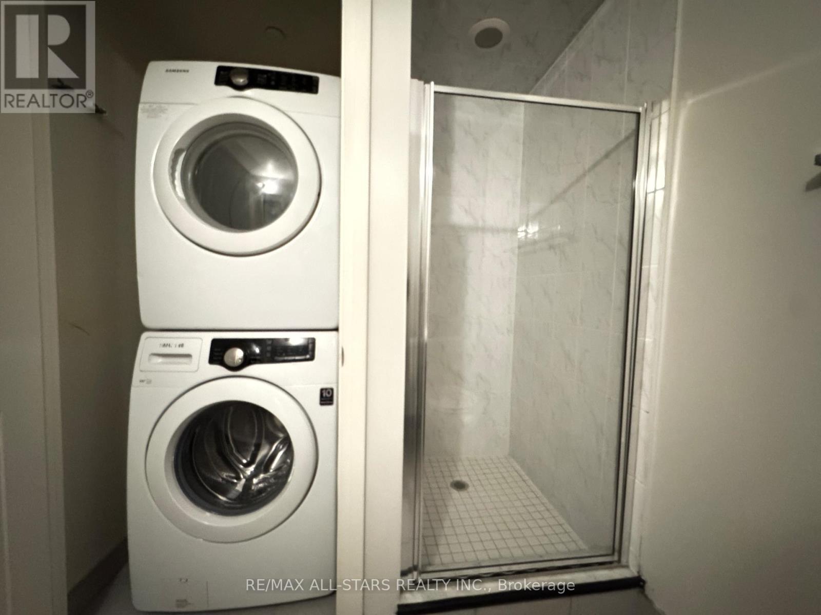 Full Size Laundry - 202 - 9500 Markham Road, Markham, ON - Indoor Photo Showing Laundry Room
