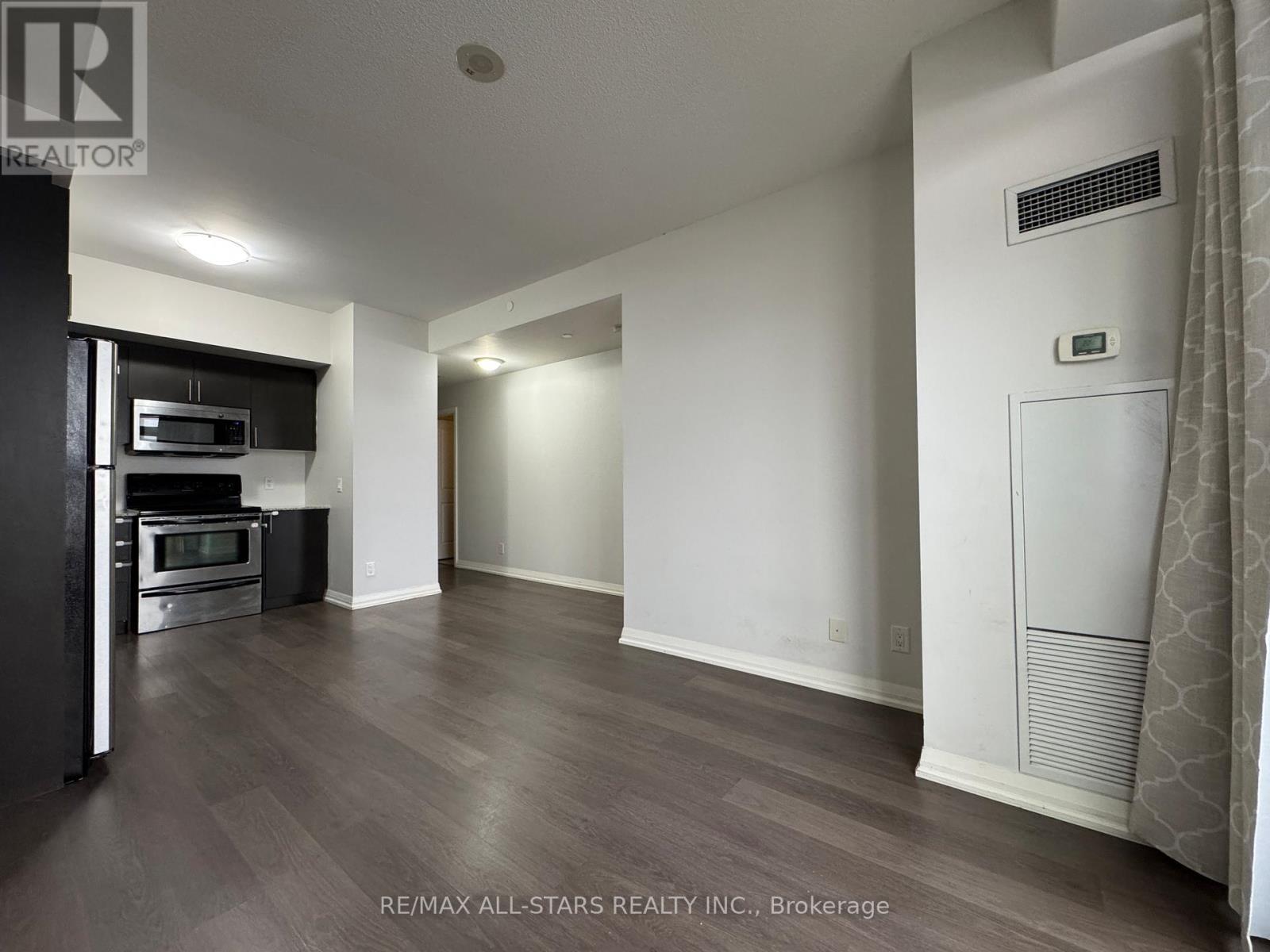 Spacious Living Area - 202 - 9500 Markham Road, Markham, ON - Indoor