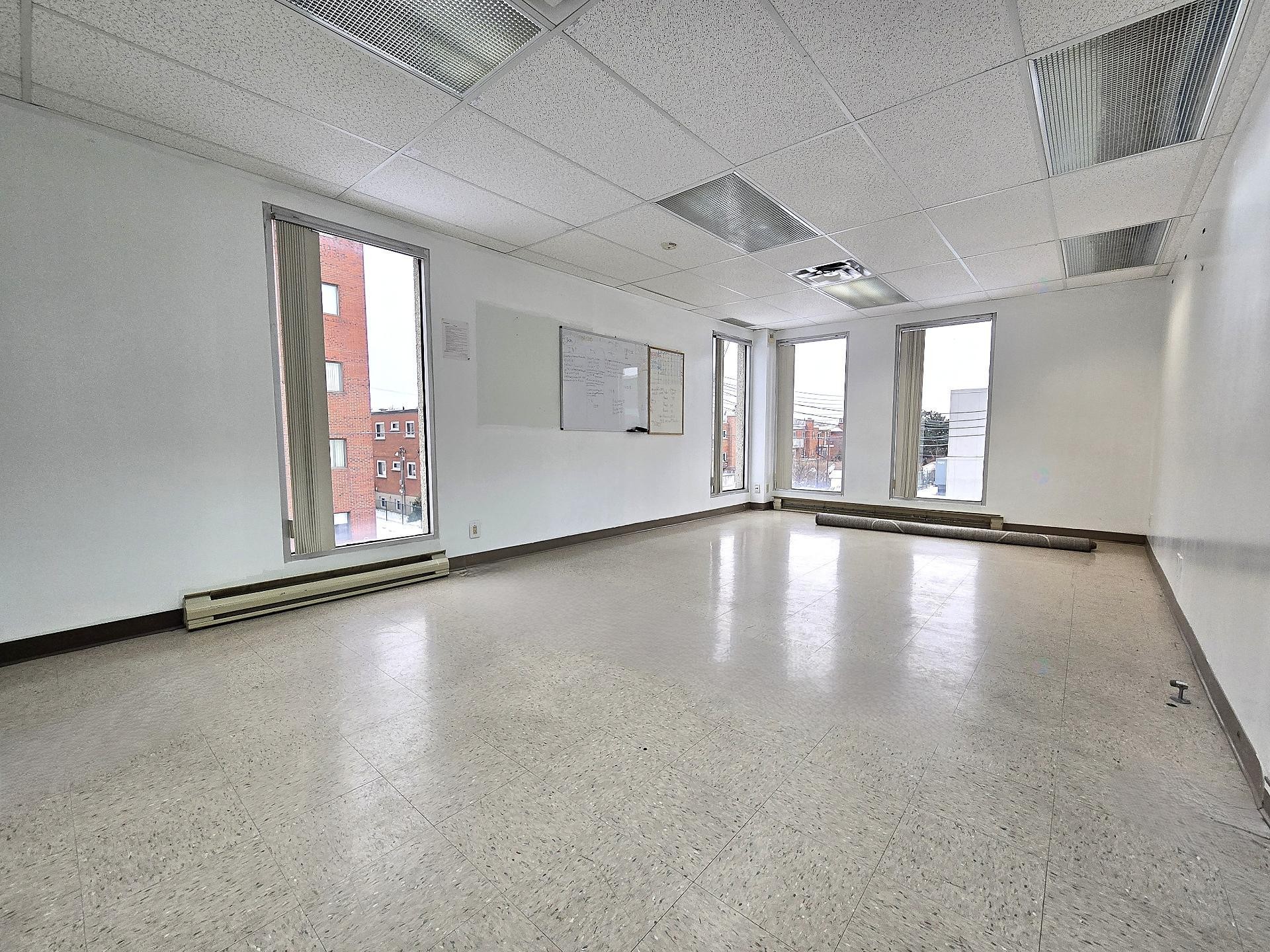 Bureau - 210-1405 Boul. Henri-Bourassa O., Montréal (Ahuntsic-Cartierville), QC - Indoor Photo Showing Other Room