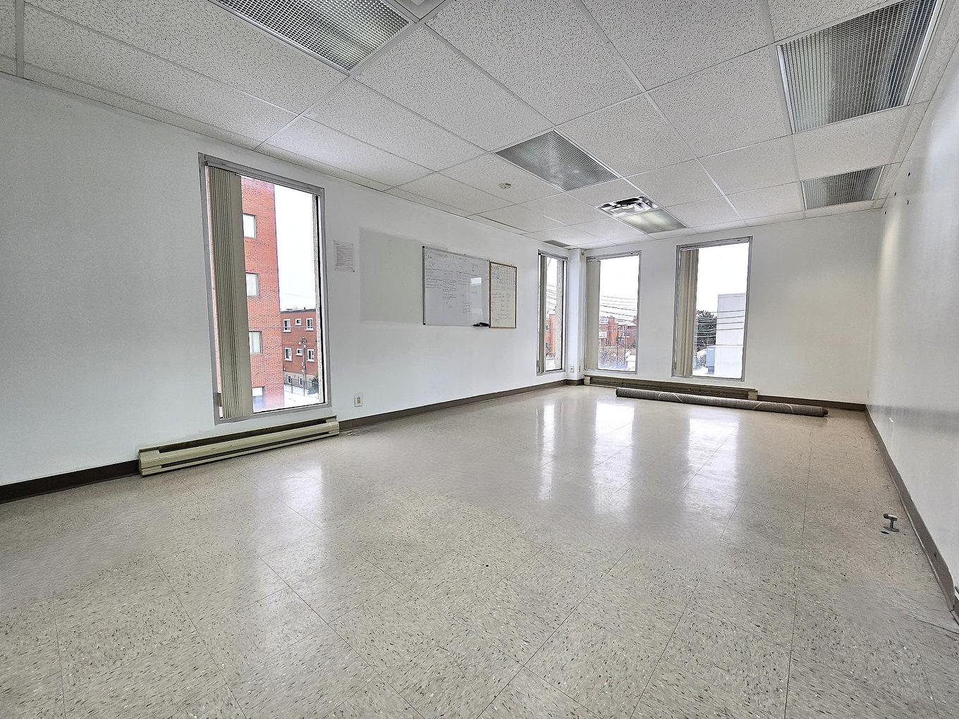 Bureau - 210-1405 Boul. Henri-Bourassa O., Montréal (Ahuntsic-Cartierville), QC - Indoor Photo Showing Other Room