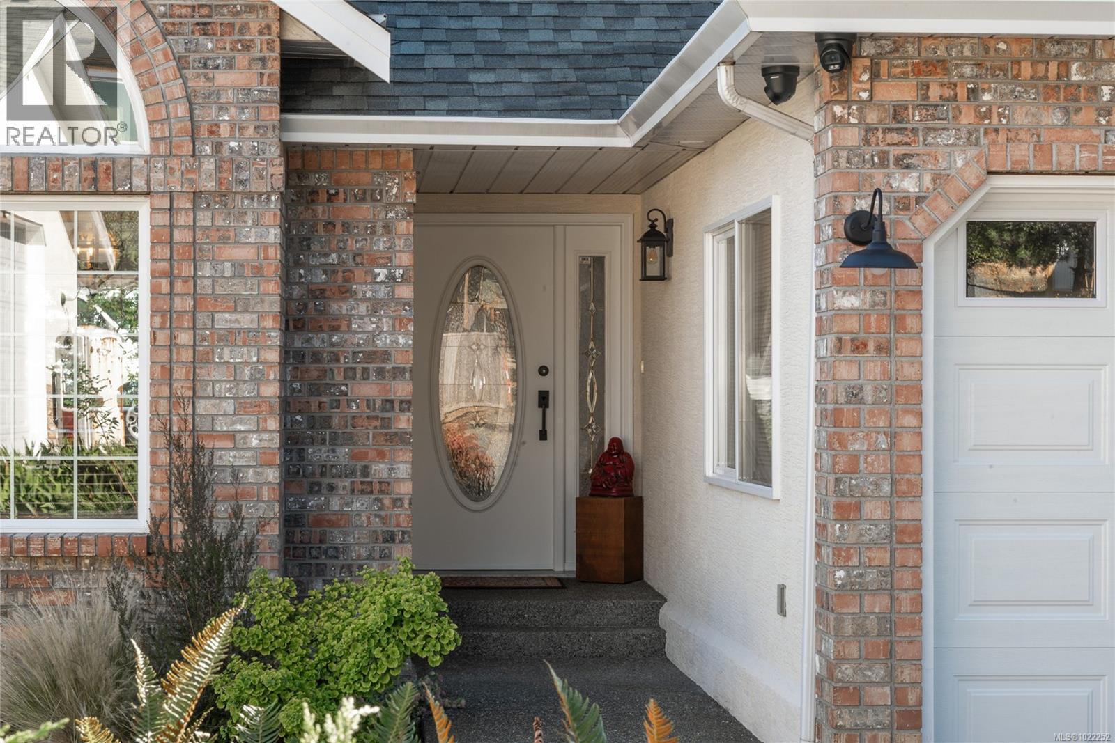 Main entry - 10091 View St, Chemainus, BC - Outdoor