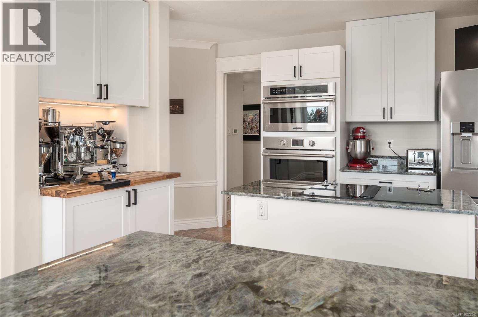 Plenty of cupboards and interesting nooks & crannies. - 10091 View St, Chemainus, BC - Indoor Photo Showing Kitchen
