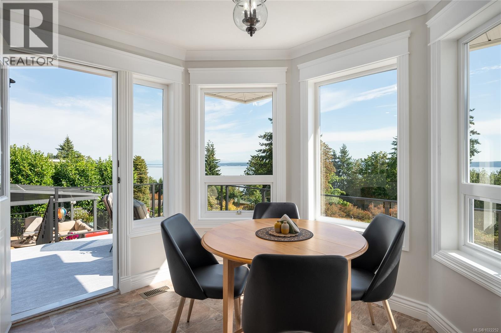 Eating nook in the sun - 10091 View St, Chemainus, BC - Indoor Photo Showing Dining Room