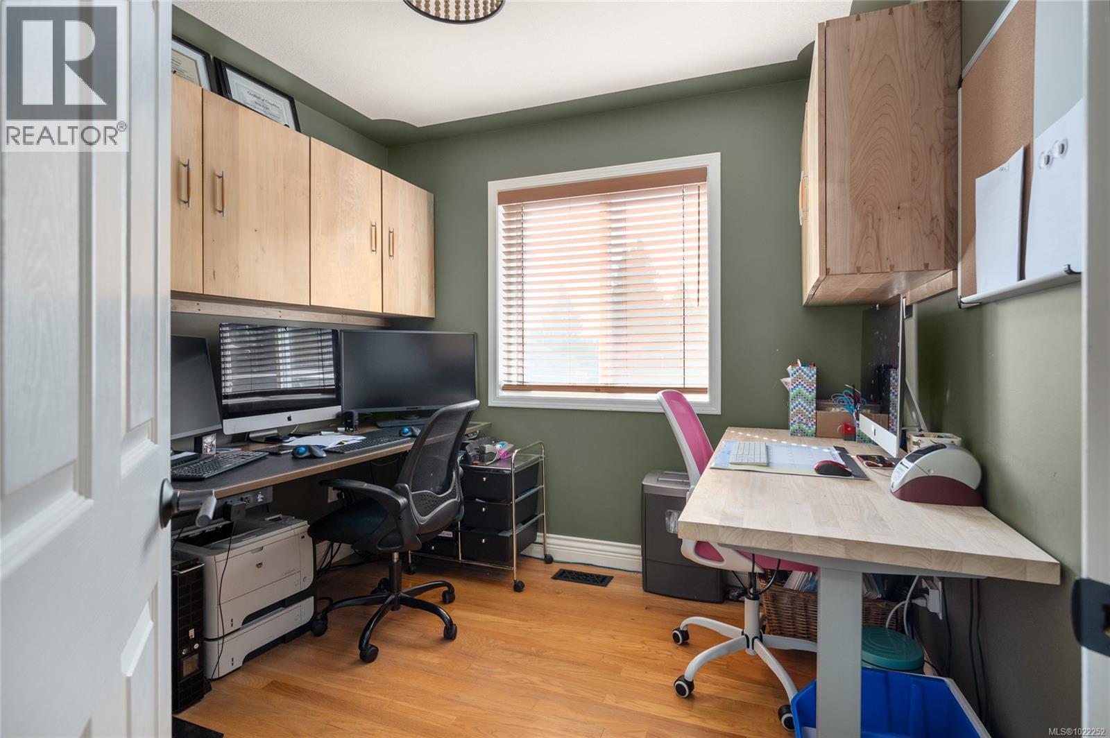 Convenient den on main level. - 10091 View St, Chemainus, BC - Indoor Photo Showing Office