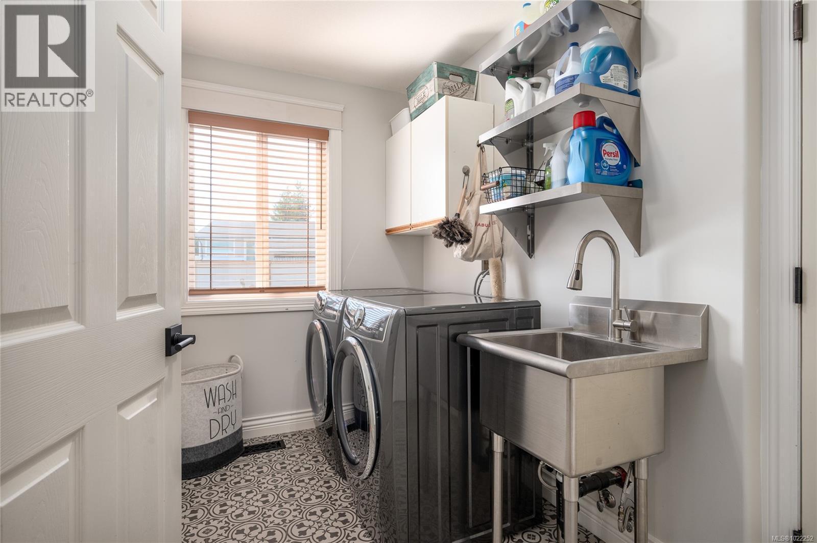 New flooring in the laundry room, - 10091 View St, Chemainus, BC - Indoor Photo Showing Laundry Room