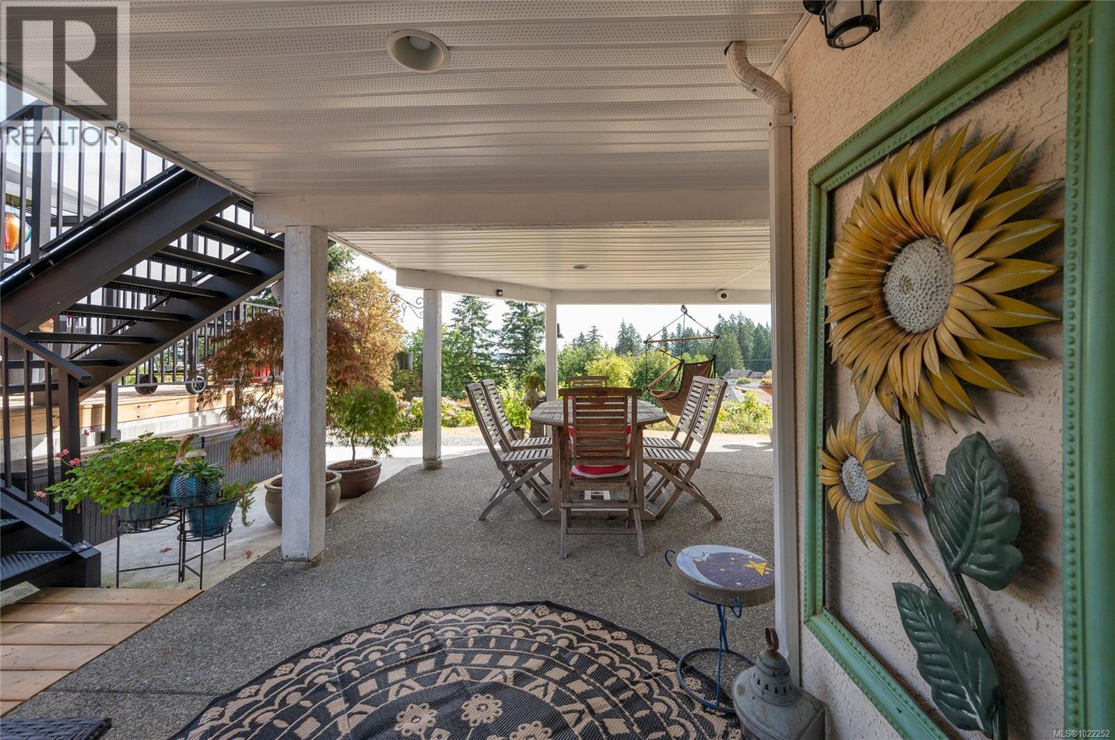 Outdoor living for suite guests. - 10091 View St, Chemainus, BC - Outdoor With Deck Patio Veranda With Exterior