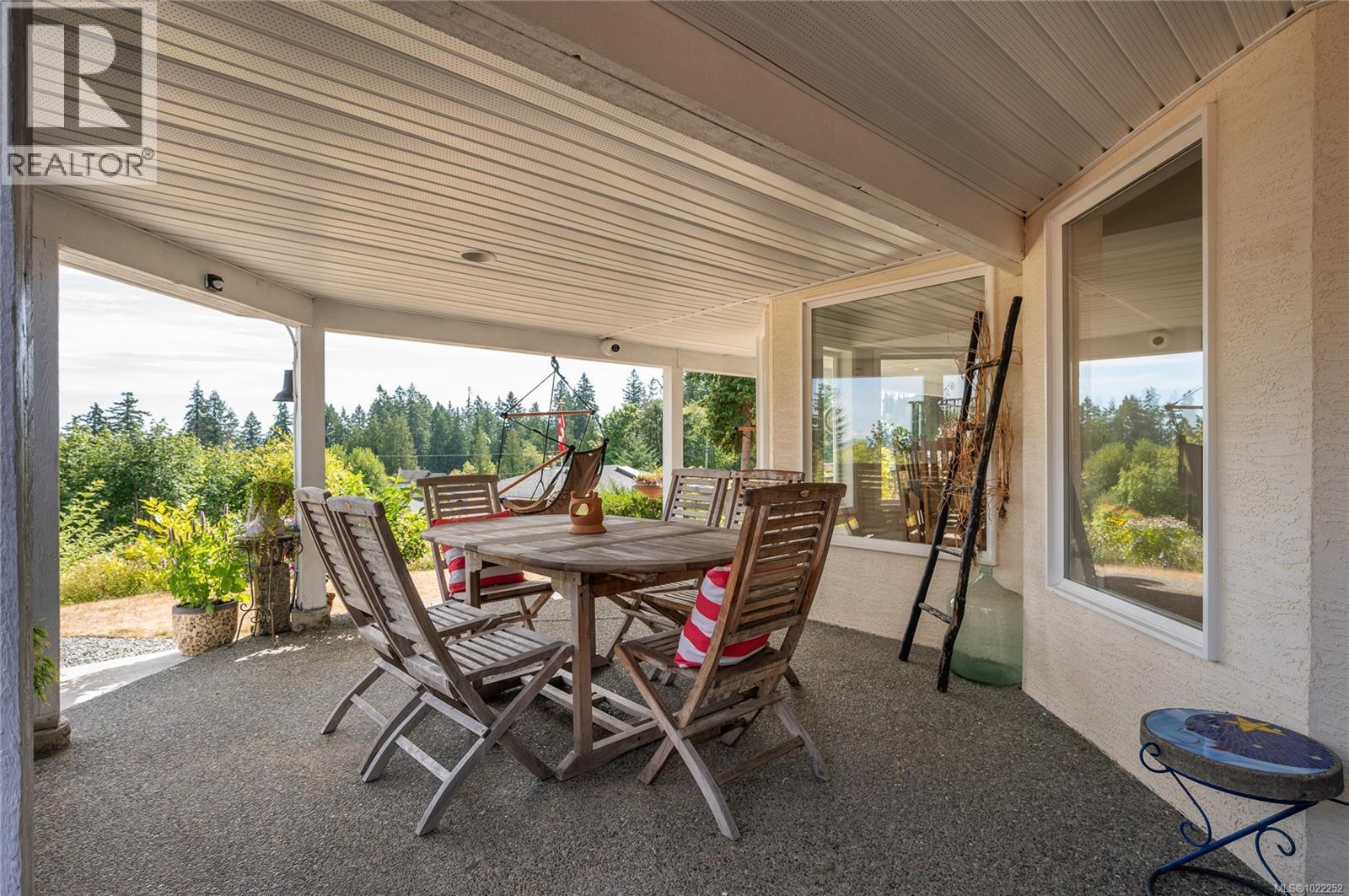 Outdoor living for suite guests. - 10091 View St, Chemainus, BC - Outdoor With Deck Patio Veranda With Exterior