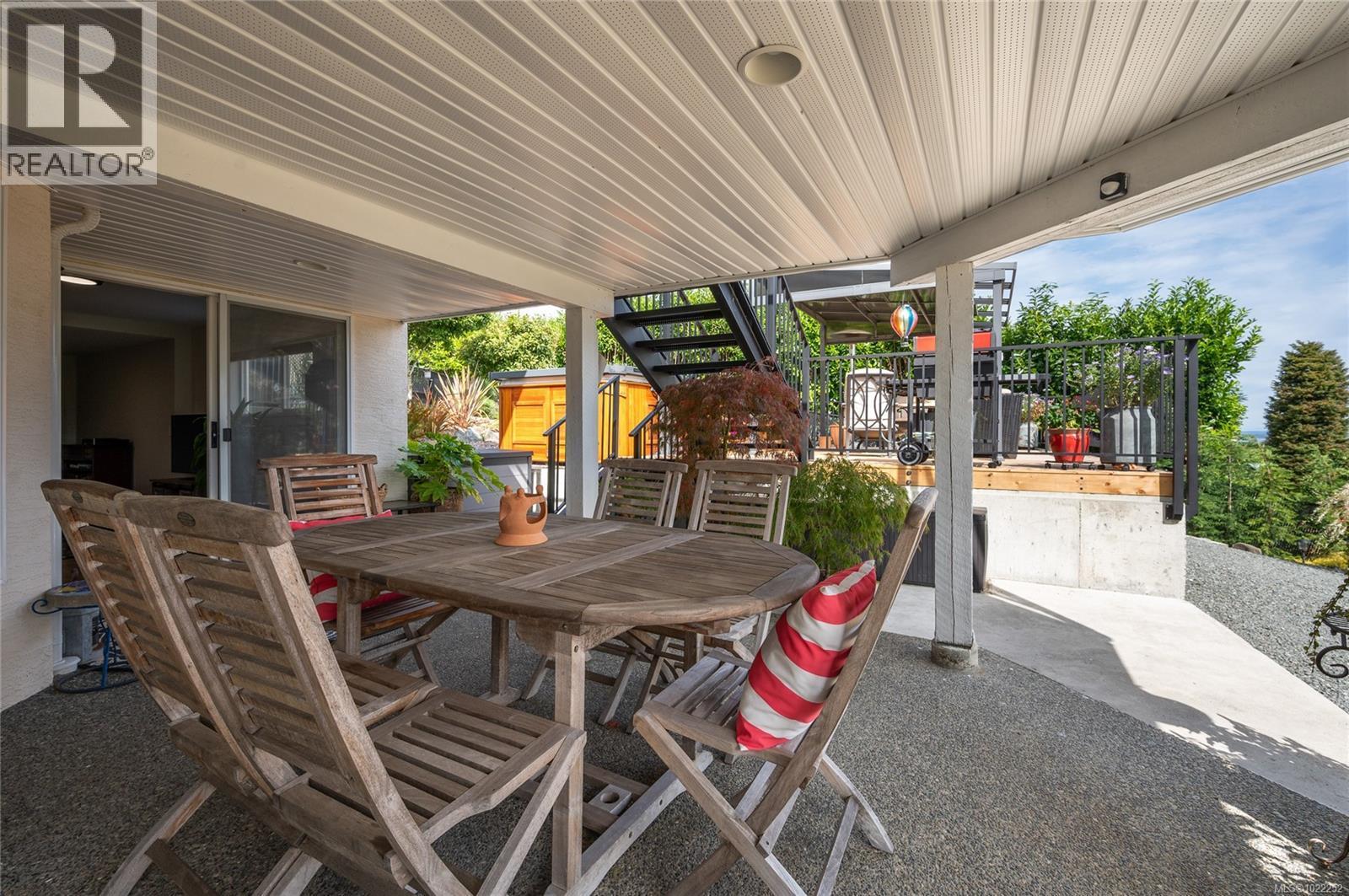Outdoor living for suite guests. - 10091 View St, Chemainus, BC - Outdoor With Deck Patio Veranda