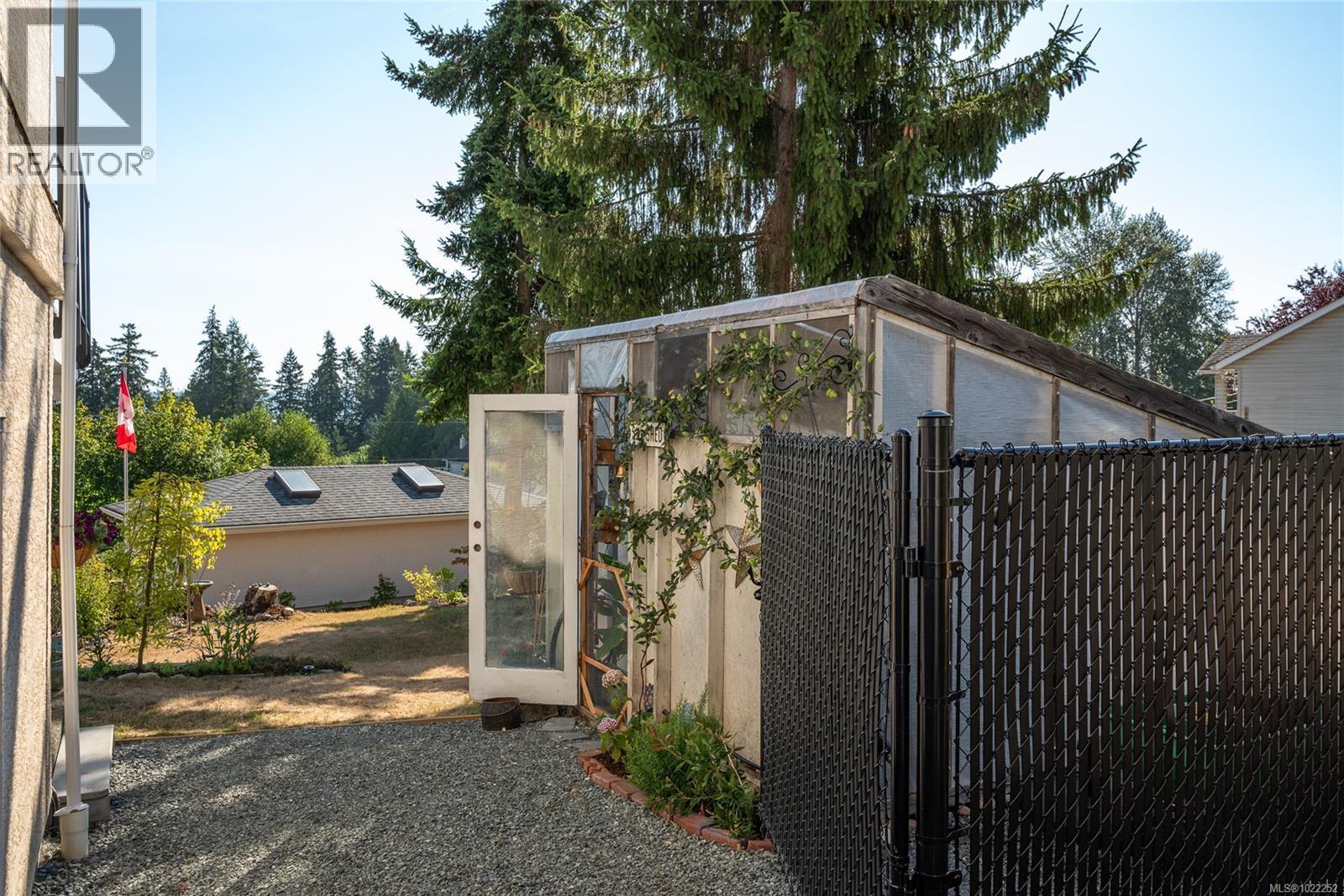 Green house is a prolific producer. - 10091 View St, Chemainus, BC - Outdoor