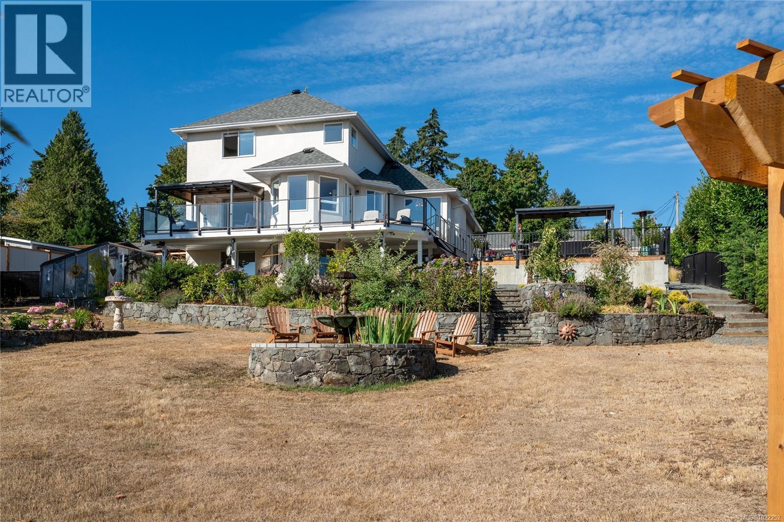 Think of the fun your family will have... - 10091 View St, Chemainus, BC - Outdoor With Deck Patio Veranda