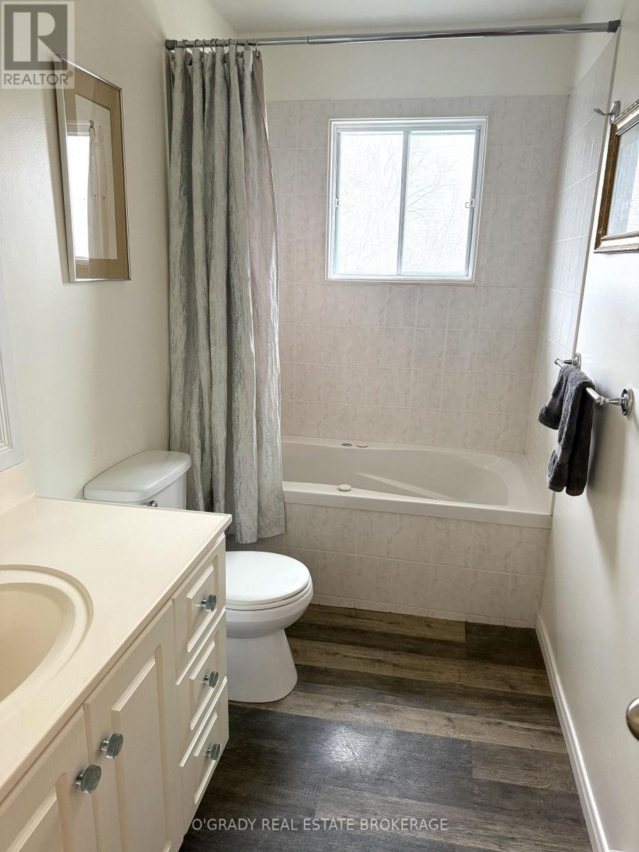 4472 Lords Mills Road, Augusta, ON - Indoor Photo Showing Bathroom
