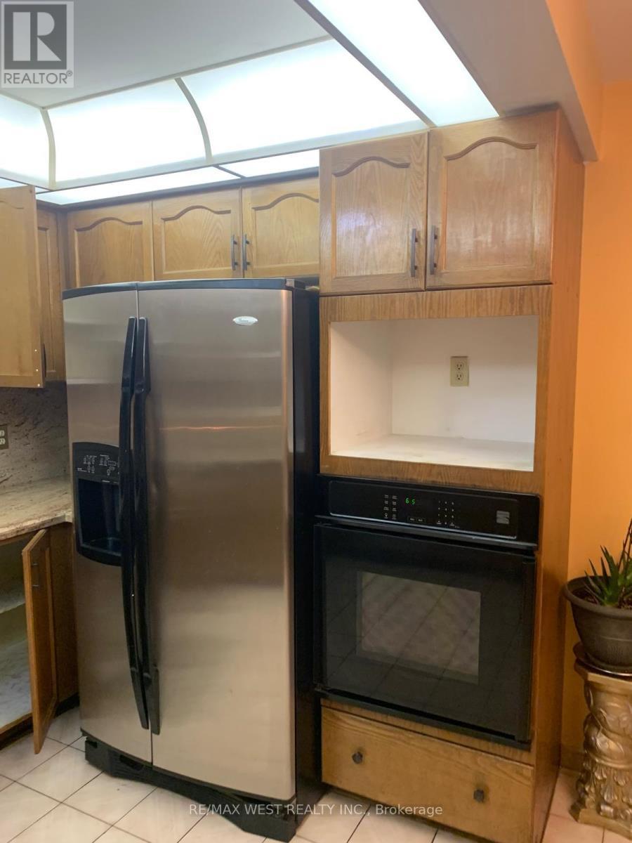 18 David Drive, Toronto, ON - Indoor Photo Showing Kitchen