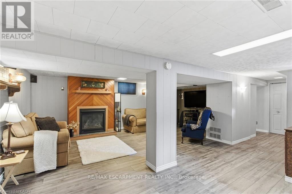 91 East 42Nd Street, Hamilton, ON - Indoor With Fireplace