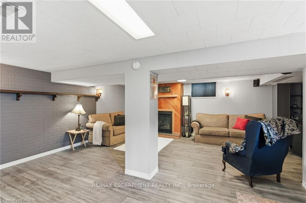 91 East 42Nd Street, Hamilton, ON - Indoor With Fireplace