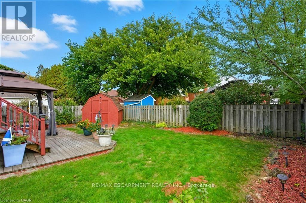 91 East 42Nd Street, Hamilton, ON - Outdoor With Backyard