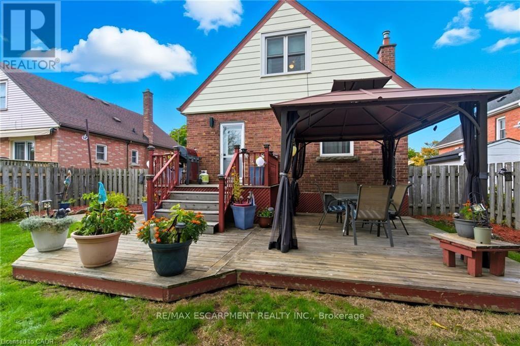 91 East 42Nd Street, Hamilton, ON - Outdoor With Deck Patio Veranda